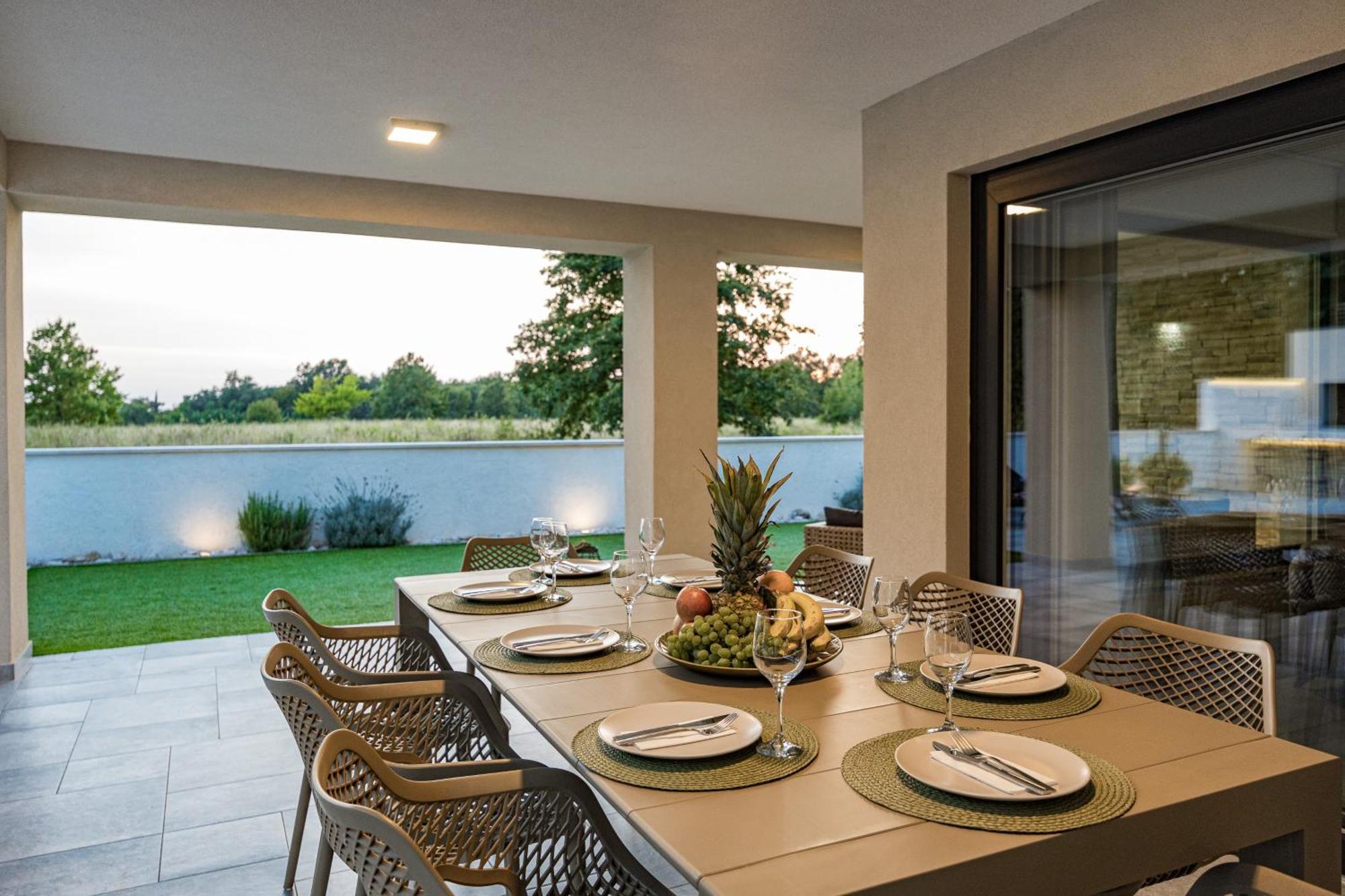 Special Offer! New Luxury Apartment With Pool, Fitness, Outdoor Bar&Grill บูเย ภายนอก รูปภาพ