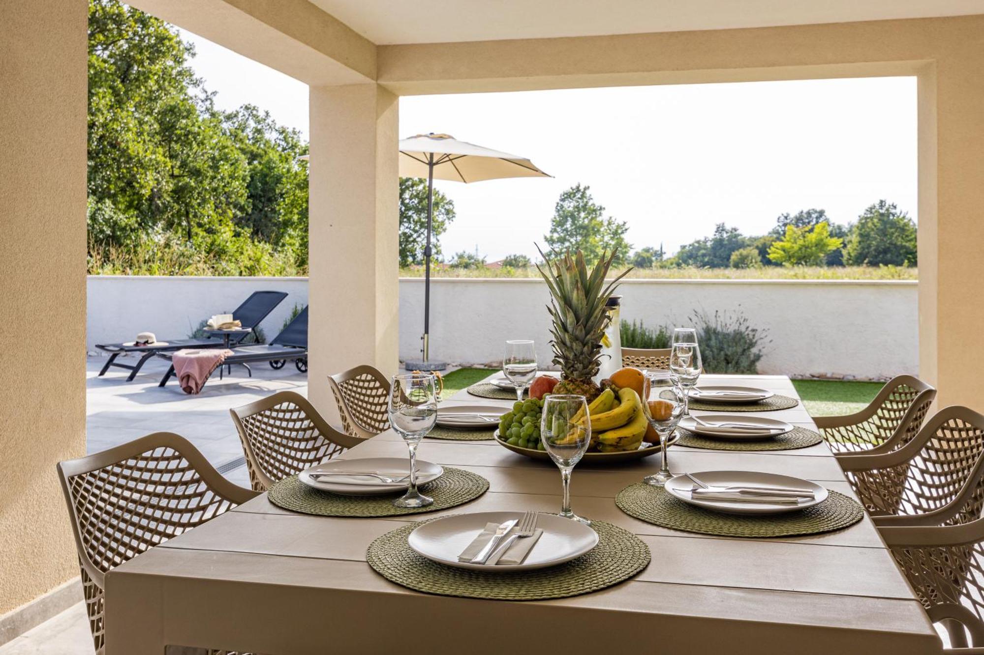 Special Offer! New Luxury Apartment With Pool, Fitness, Outdoor Bar&Grill บูเย ภายนอก รูปภาพ